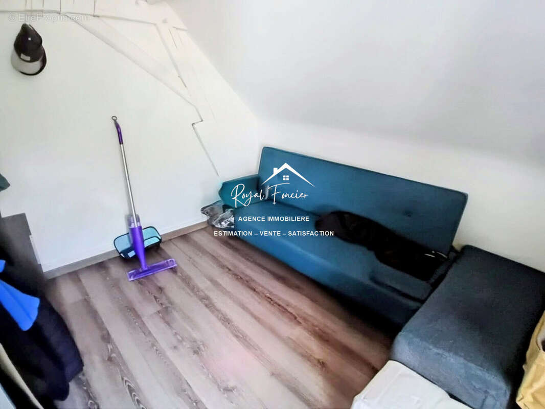 Etage : chambre 1 ou bureau  - Maison à CHATELLERAULT