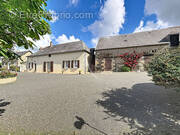 Maison à BECON-LES-GRANITS
