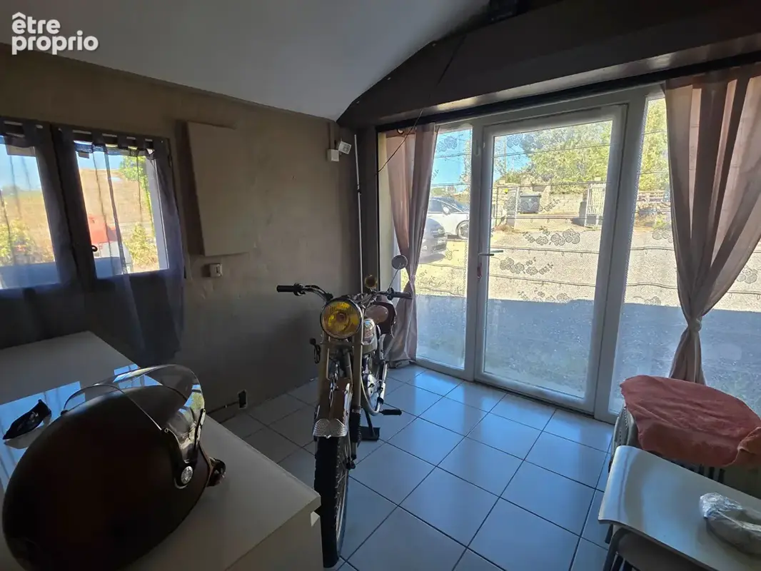Maison avec piscine et terrain plat de 1630 m² - photo 10