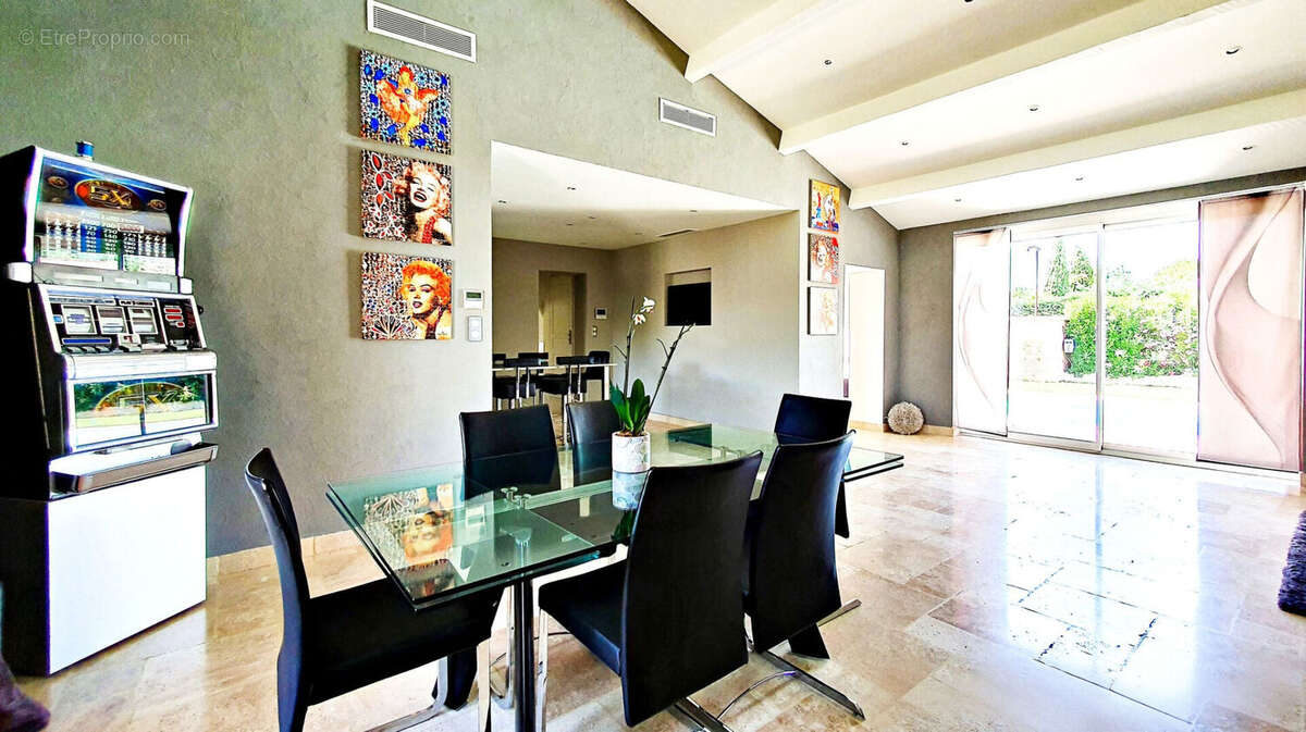 Maison avec piscine dépendances et garages - photo 5