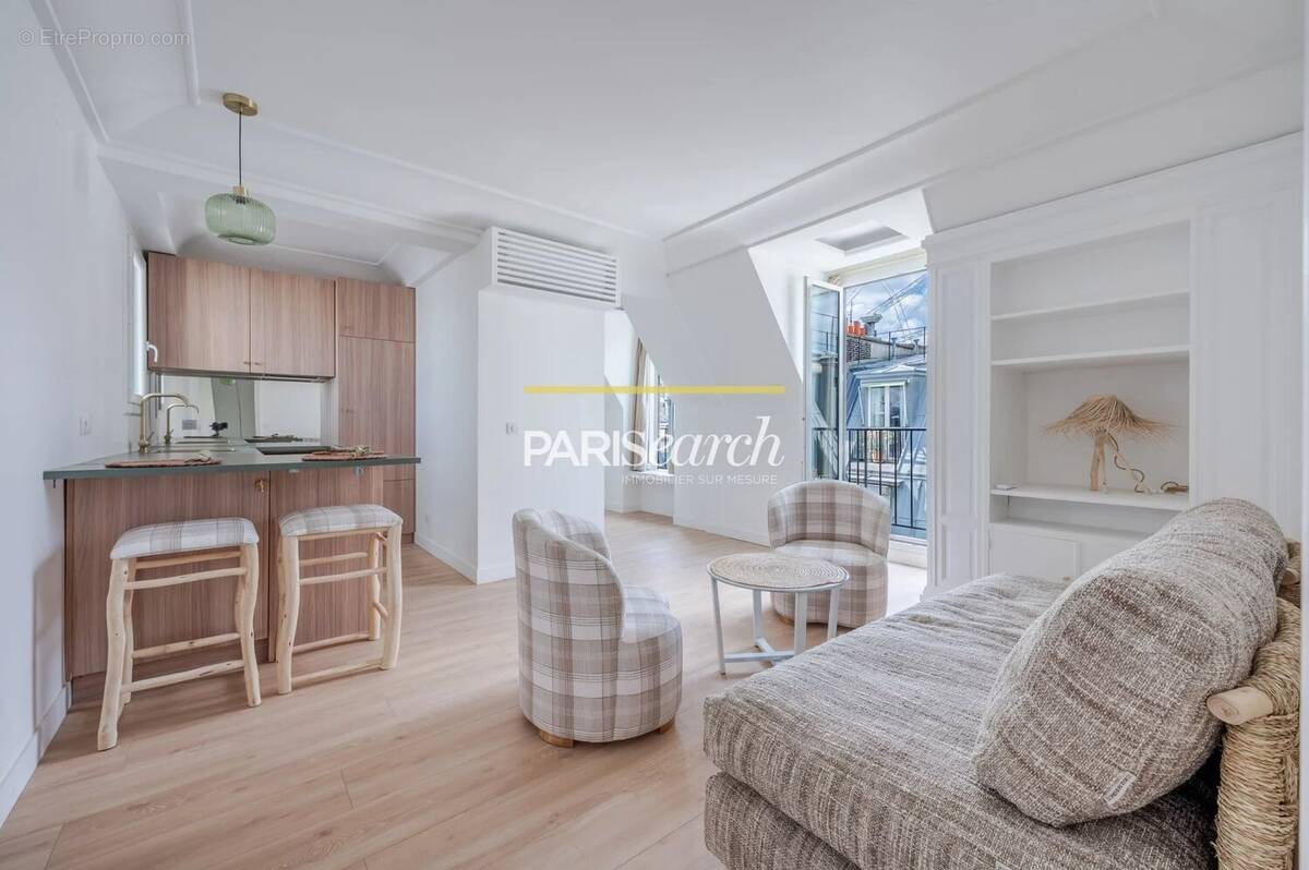 Appartement à PARIS-1E