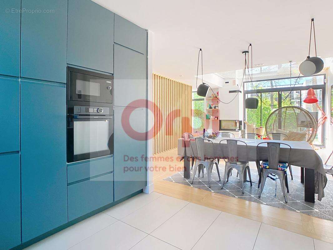 Maison à ISSY-LES-MOULINEAUX