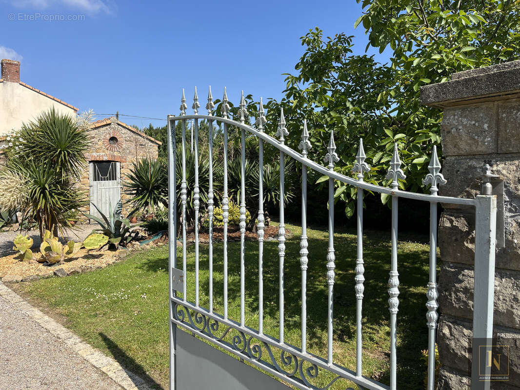 Maison à FROSSAY