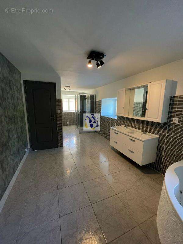 Maison à SAVIGNAC-LES-EGLISES