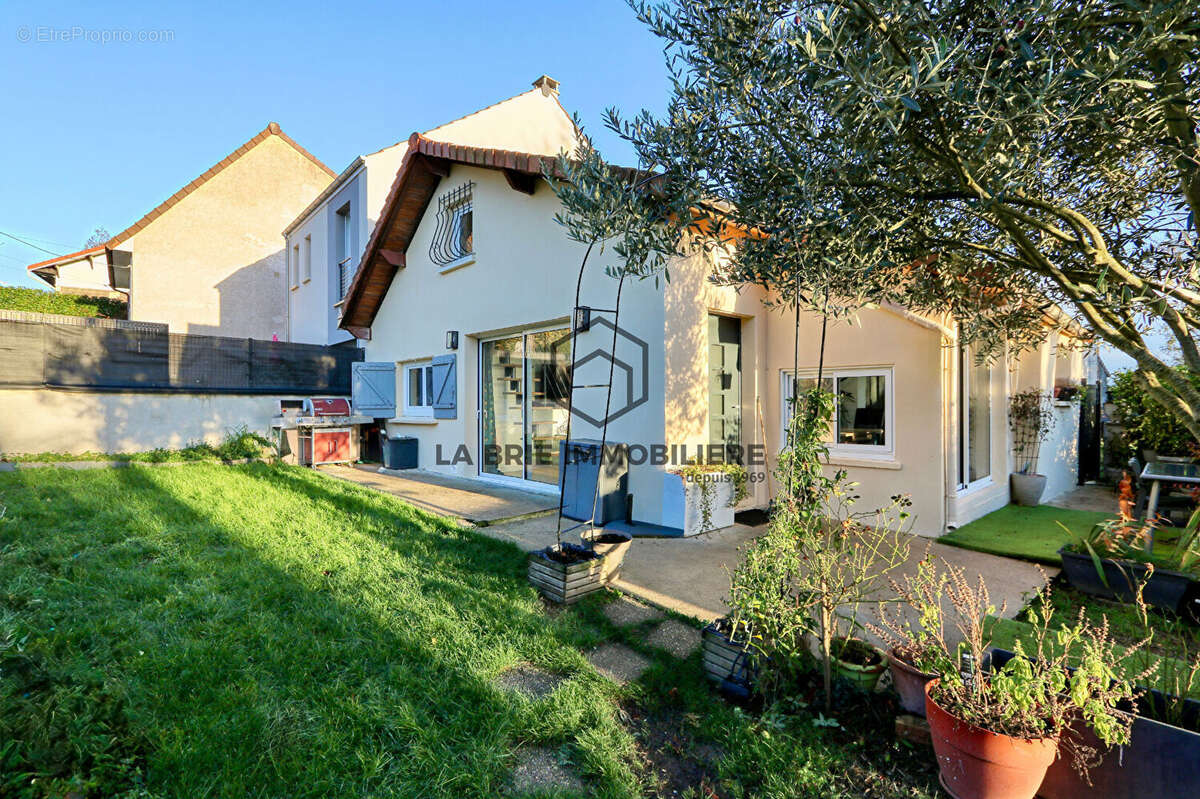 Maison à BOUSSY-SAINT-ANTOINE