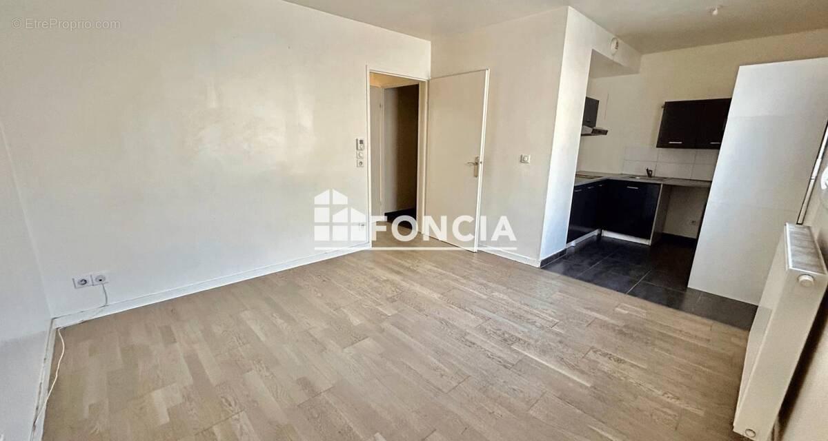 Appartement à FRESNES