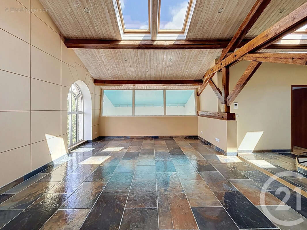 Maison 300 m² à Combs-La-Ville  - photo 12