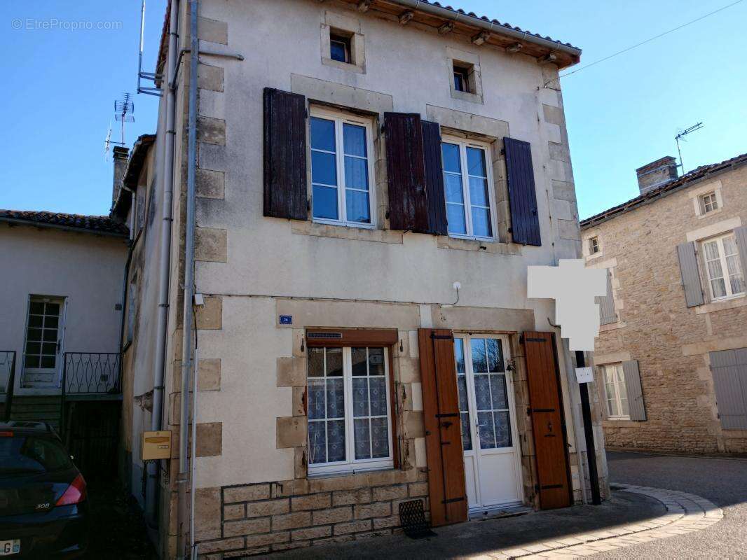 Maison à CHAMPAGNE-MOUTON