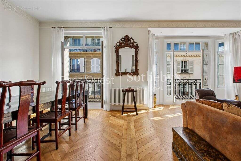 Appartement à PARIS-16E