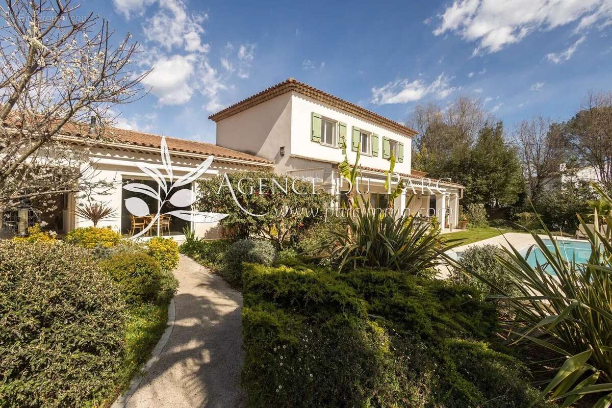 Maison à ROQUEFORT-LES-PINS