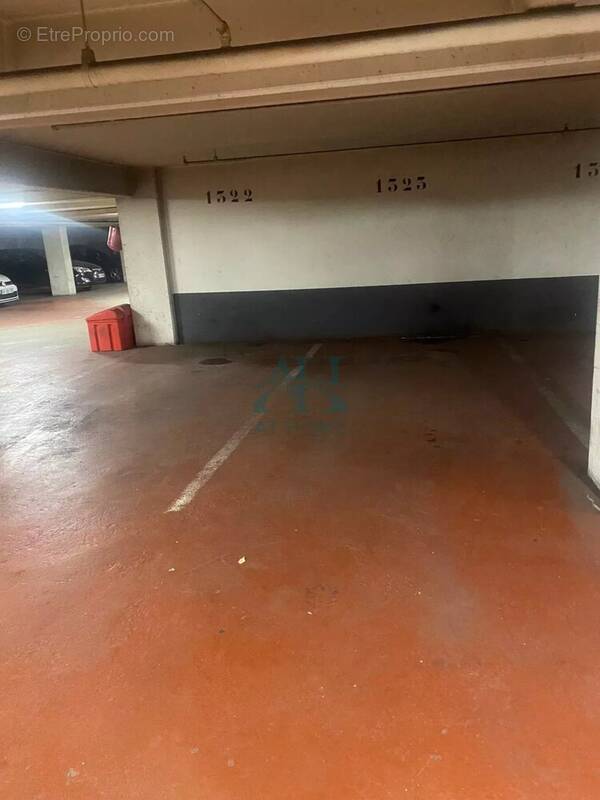 Parking à PARIS-10E