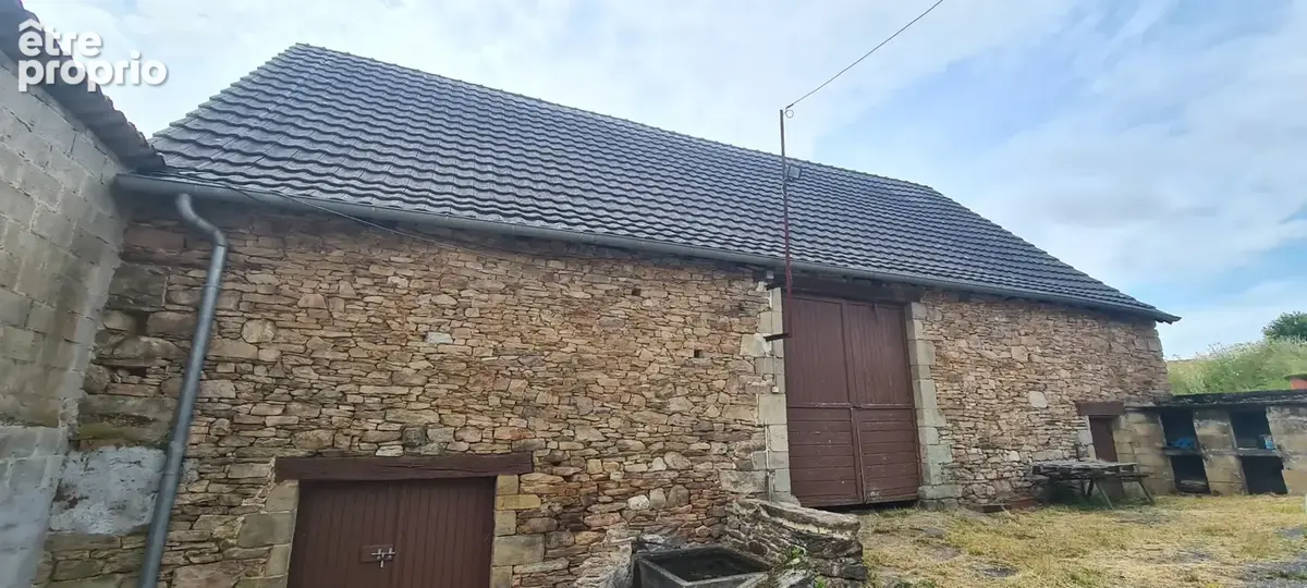 Magnifique corps de ferme en pierre avec terrain attenant à Palazinges - photo 3