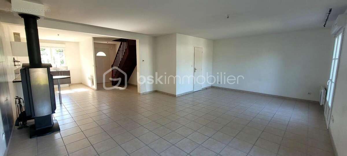 Maison familiale 4 pièces avec garage dans résidence sécurisée à Ormes - photo 1