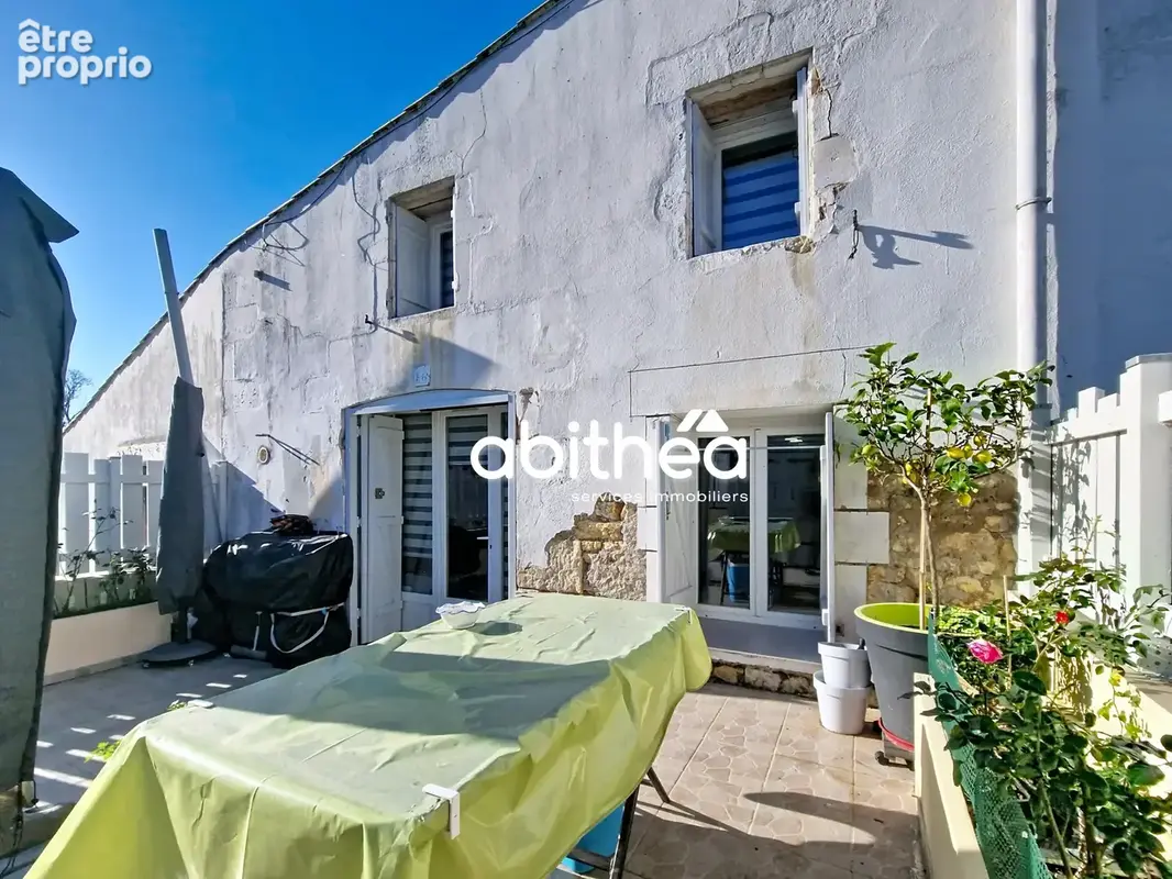 Maison de village  64m2   2 chambres mansardées  cour extérieur cloturée 60m2  - photo 5