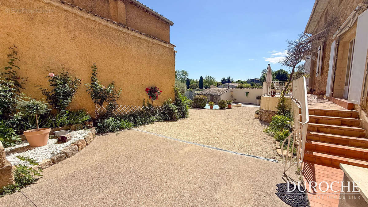 Maison à MORNAS