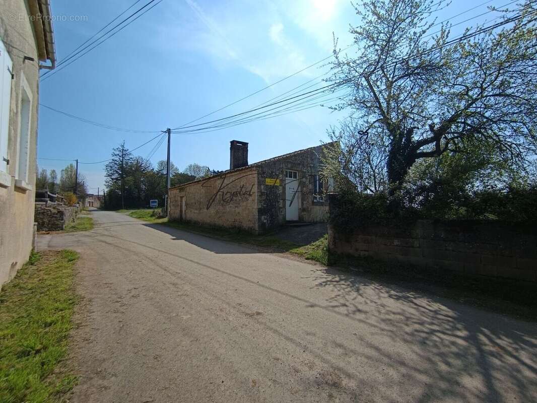 Maison 87 m² à Foussais-Payre  - photo 3