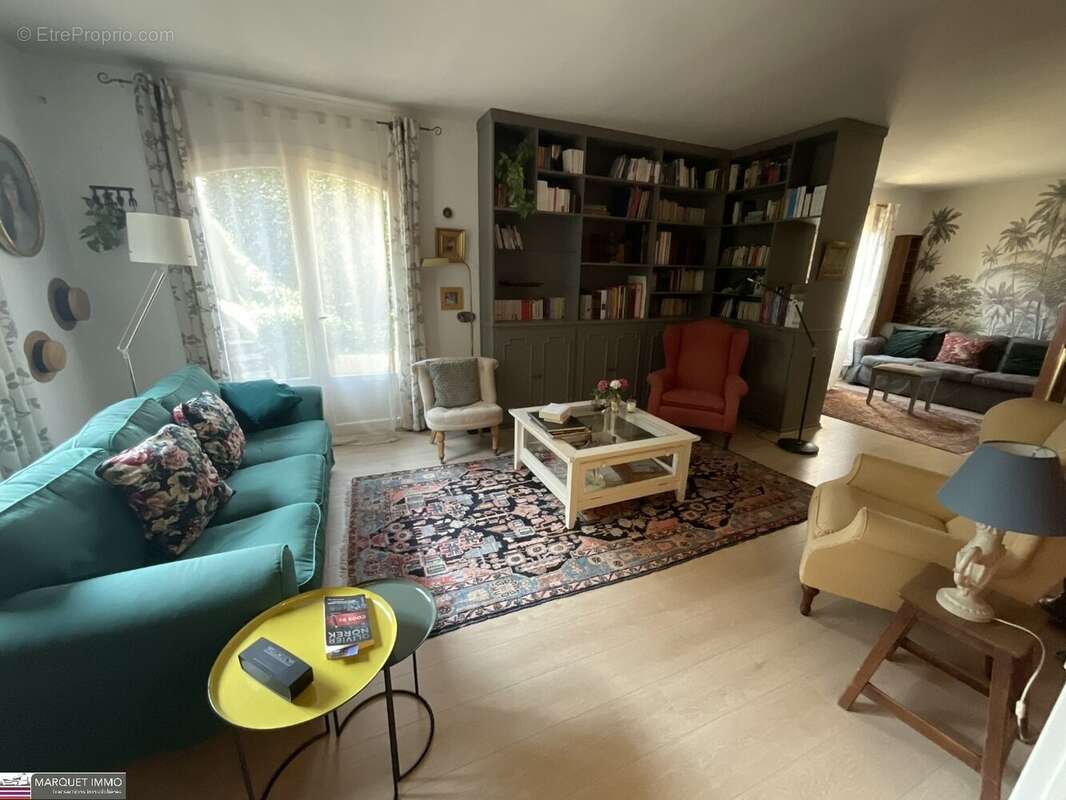 Découvrez cet ensemble immobilier composé de 2 villas indépendantes T6 de 179 m² et T3 de 59 m² en 4 faces sur 828 m² de terrain - photo 13