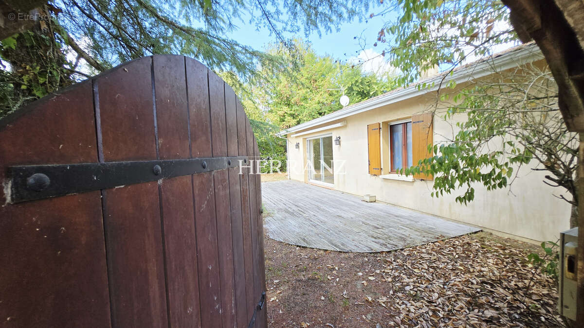 Maison à VAYRES