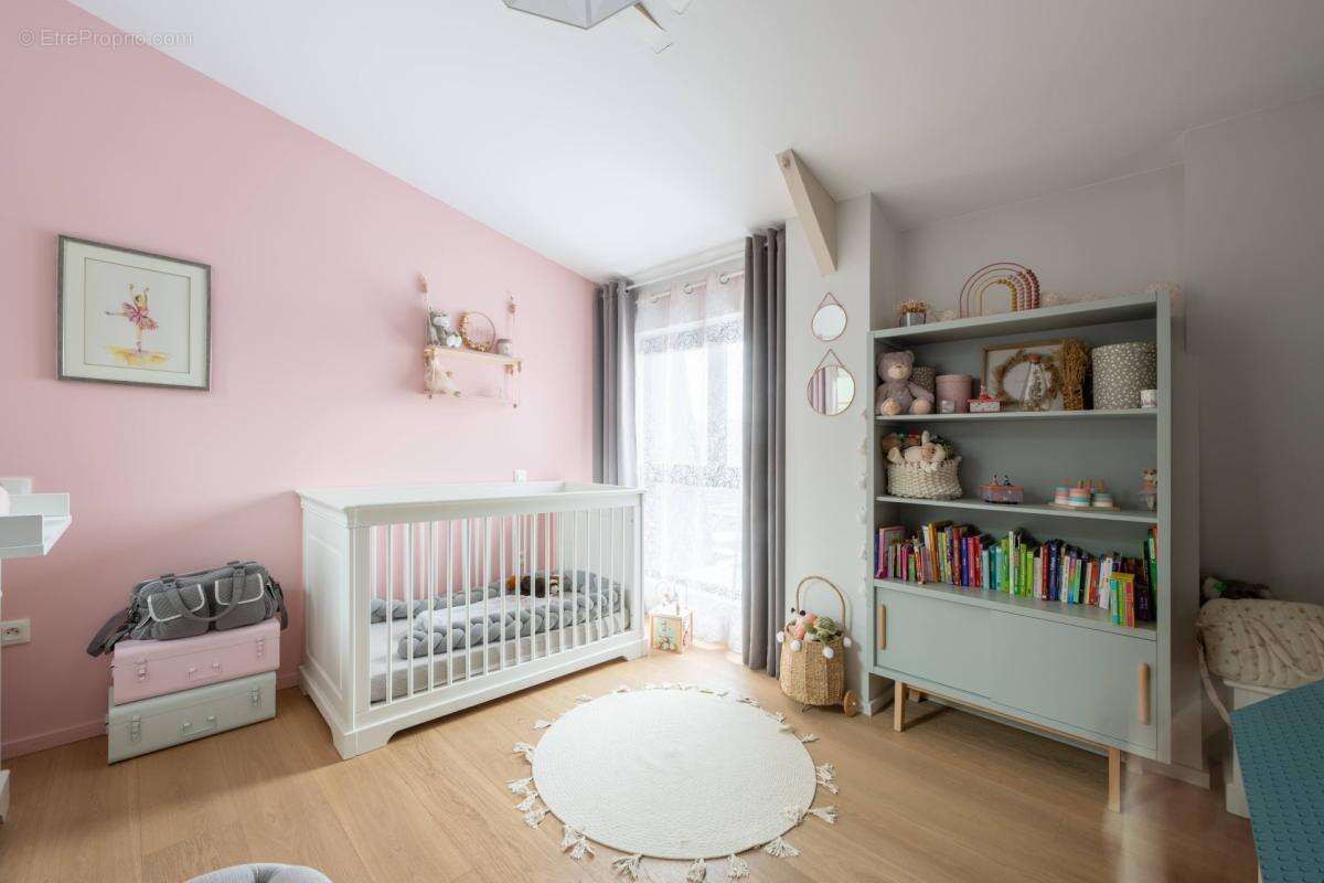 Édouard VAILLANT - Appartement type 4 avec terrasse et 2 parking + Studio indépendant de 17.05 m² hab - photo 8