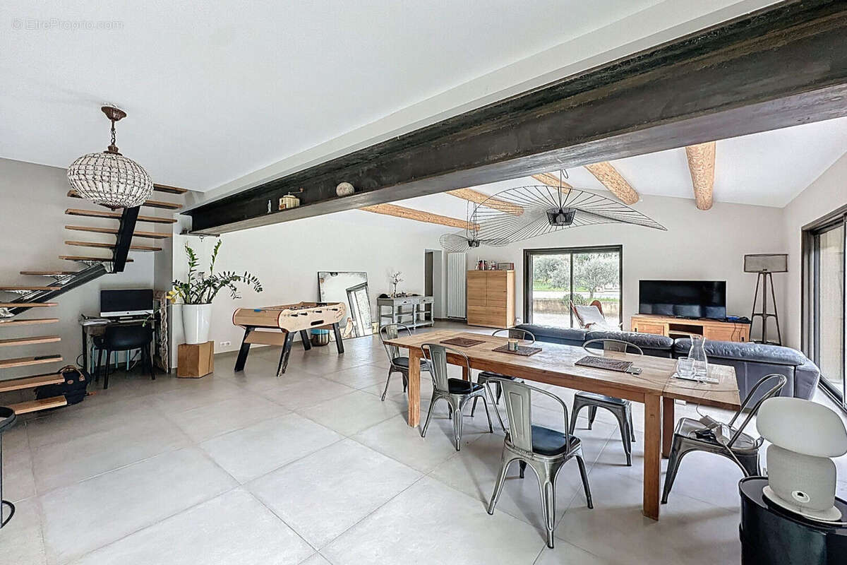 Maison à SIMIANE-COLLONGUE