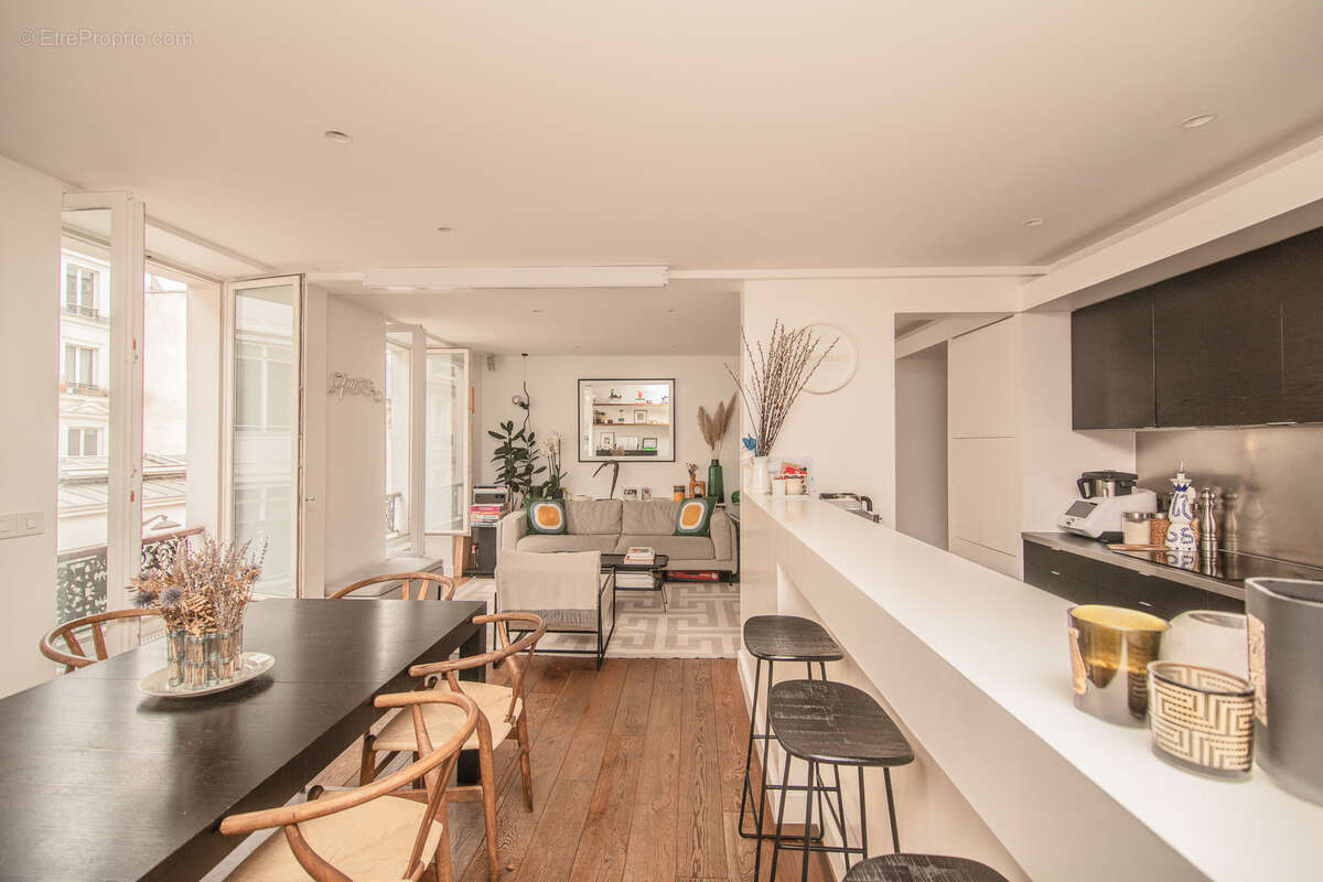 Appartement à PARIS-10E