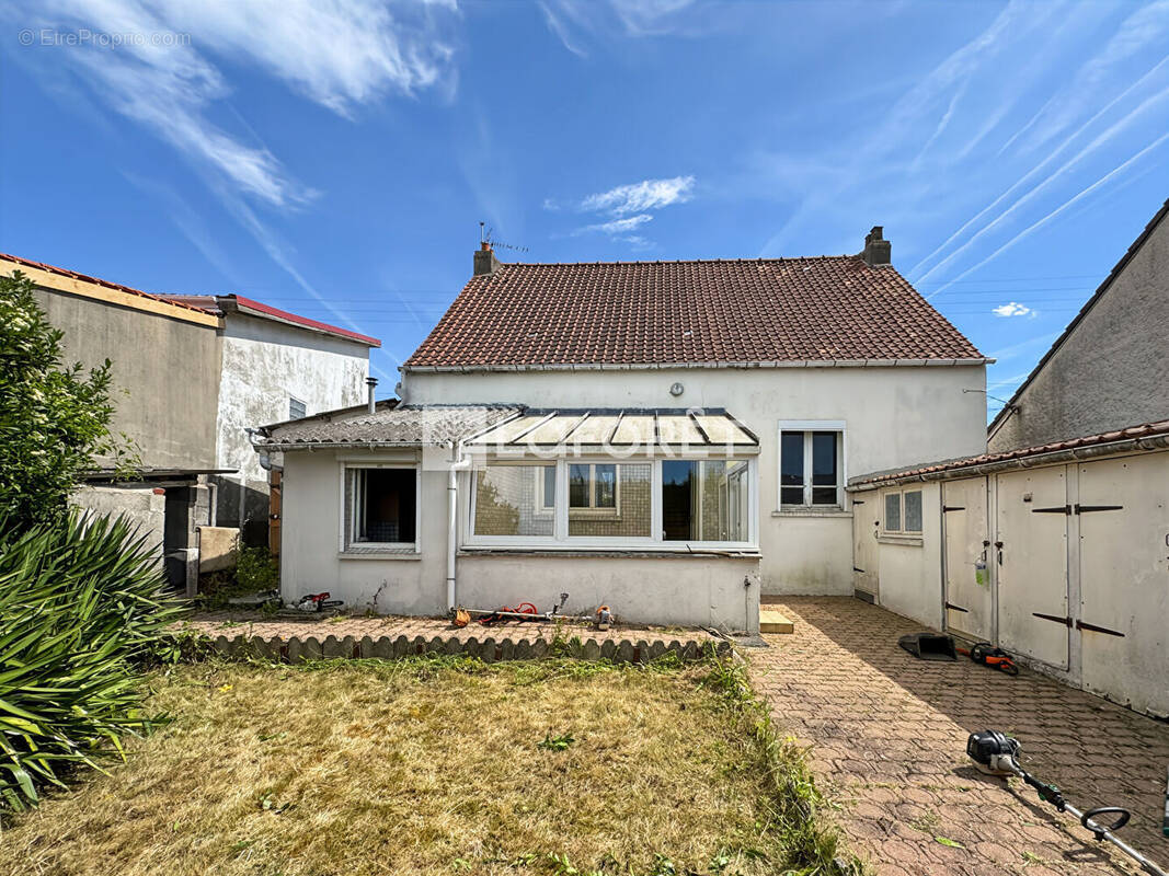 Maison individuelle - jardin - garage - photo 1
