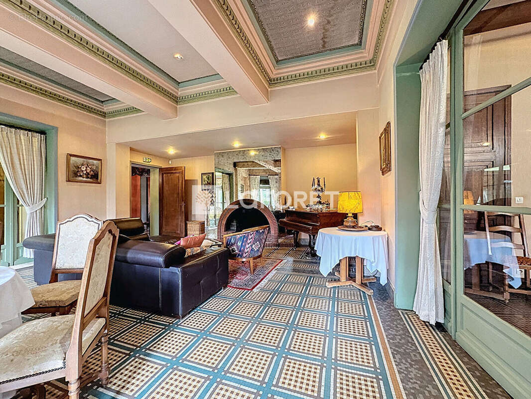 Maison à QUIEVRECHAIN