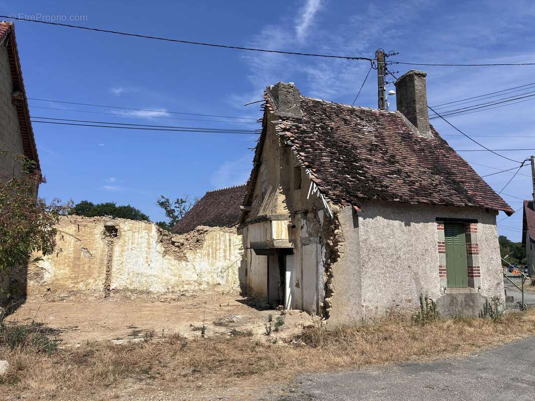 Petite maison de hameau avec une grange et un terrain - photo 13