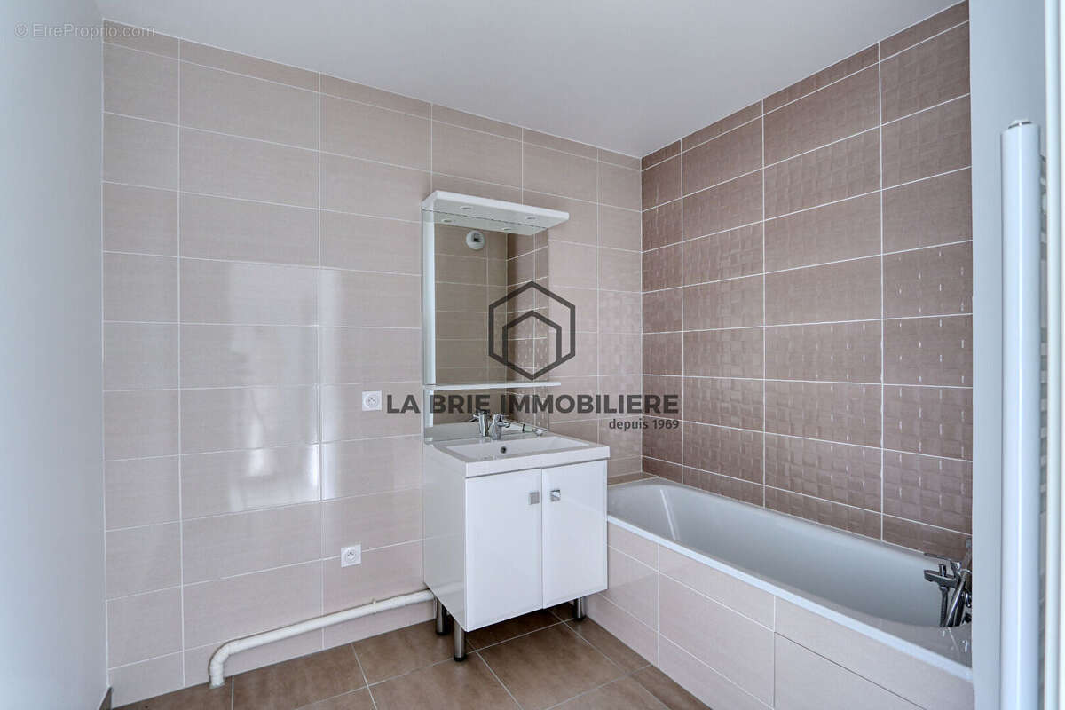 Appartement à EMERAINVILLE