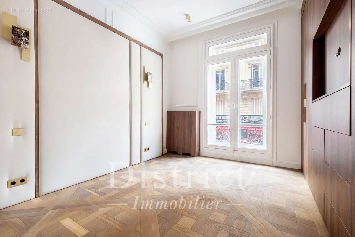Appartement à PARIS-8E