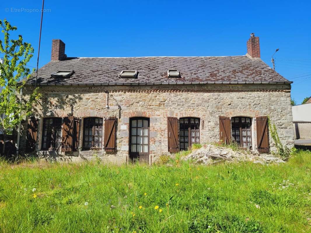 Maison à SOLRE-LE-CHATEAU