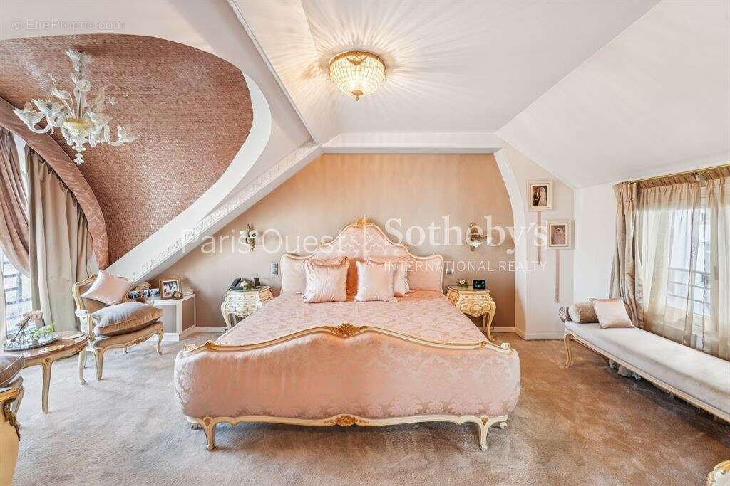 Maison à NEUILLY-SUR-SEINE