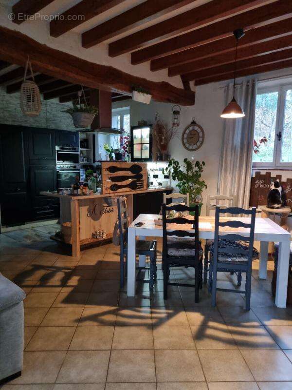 Maison à LES BORDES
