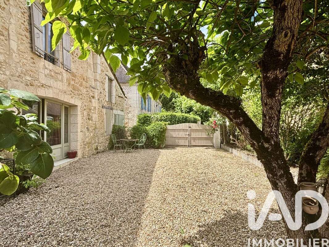 Maison 272 m² à Saint-Georges-De-Montclard  - photo 2