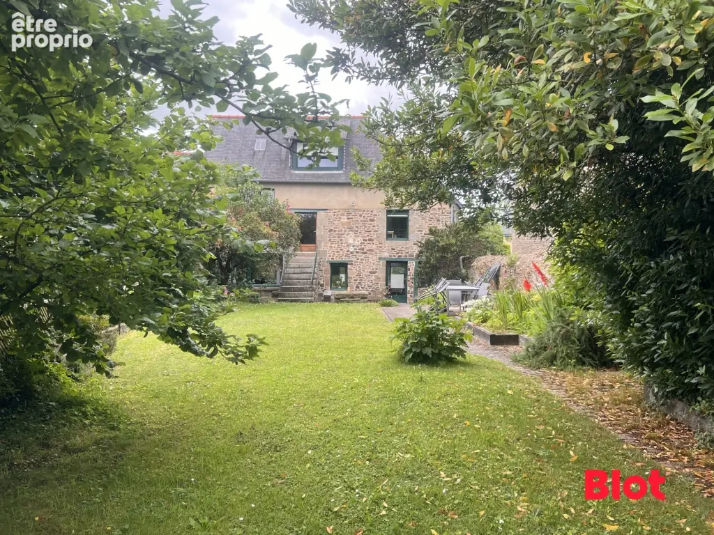Maison 191 m² à Fougeres  - photo 1