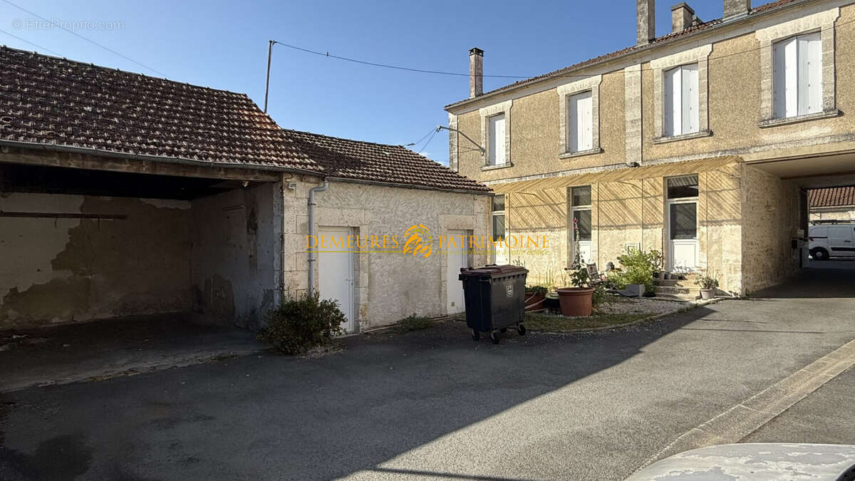 Appartement 363 m² à Saint-Yrieix-Sur-Charente  - photo 5