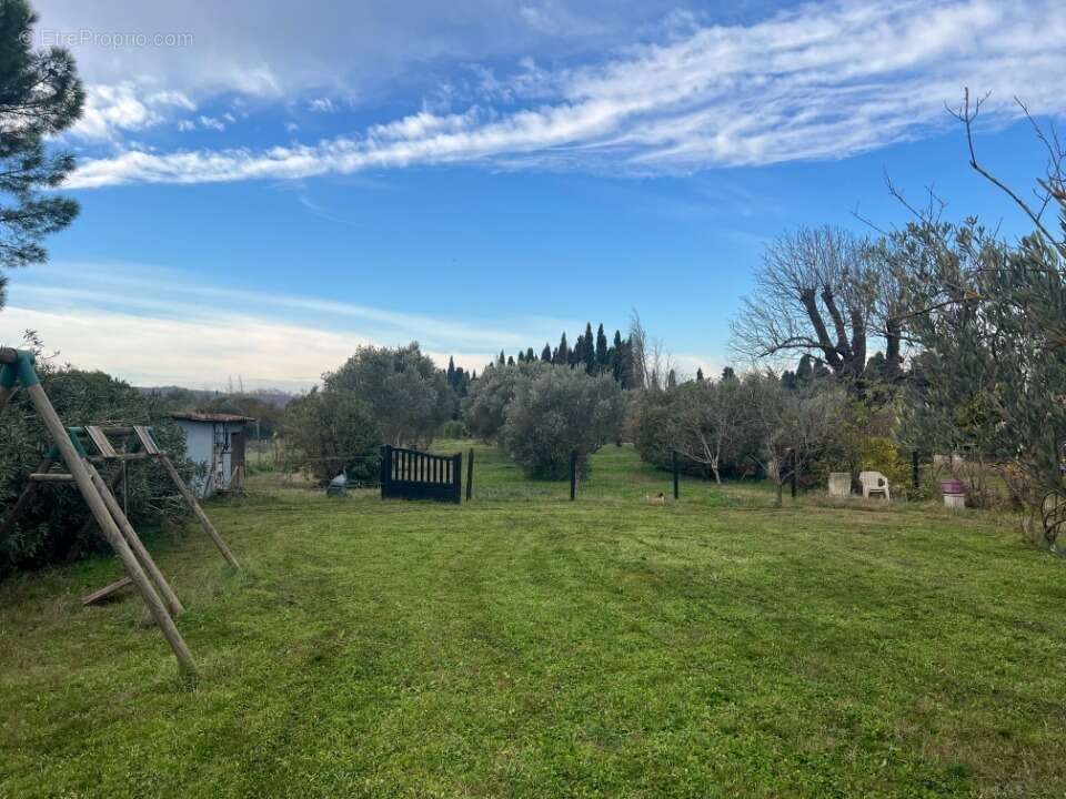 Terrain à MAS-BLANC-DES-ALPILLES