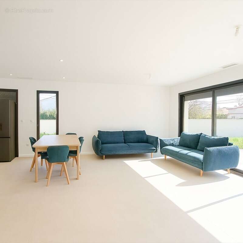 Maison à BRUGUIERES