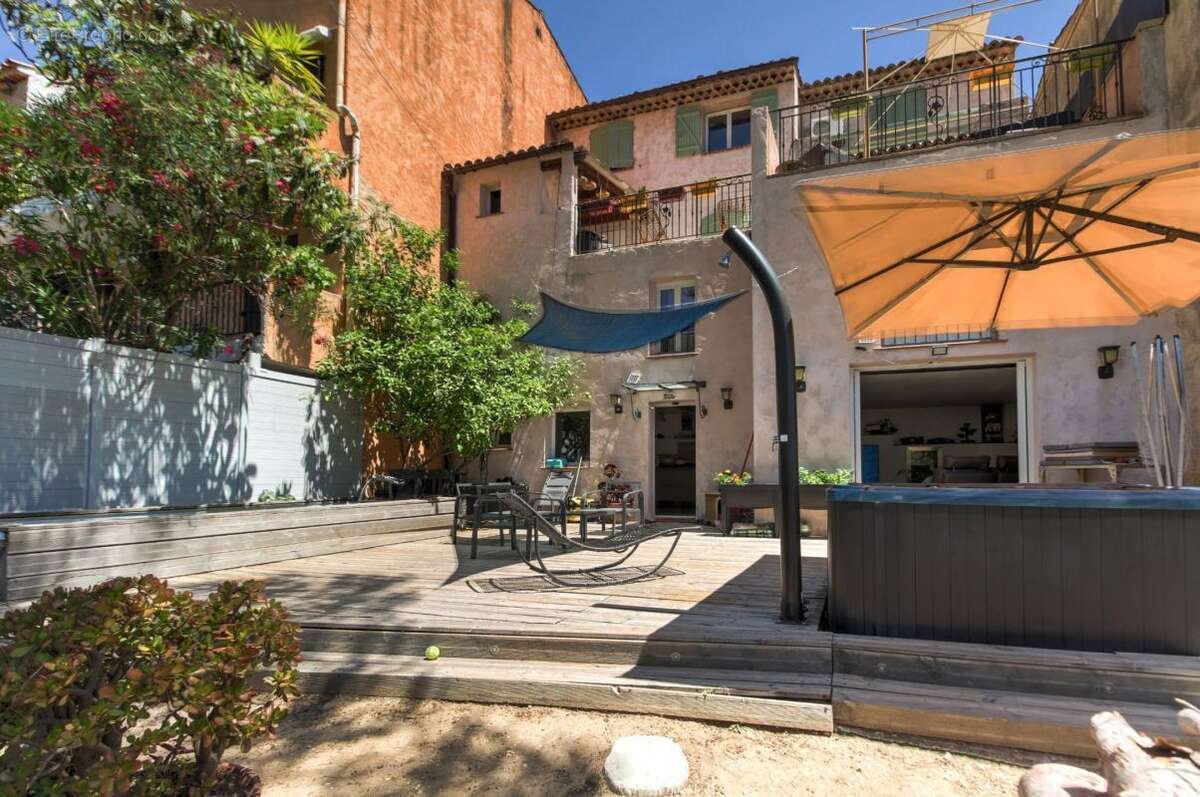 Maison de caractère de 175 m² avec appartement indépendant, jardin, jacuzzi et garage – carros village - photo 2
