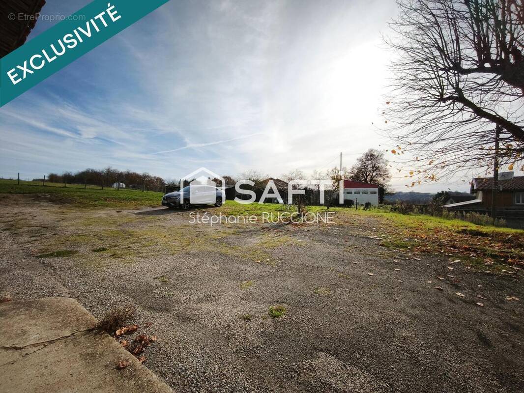 Photo 1 - Commerce à SAINT-SIMEON-DE-BRESSIEUX