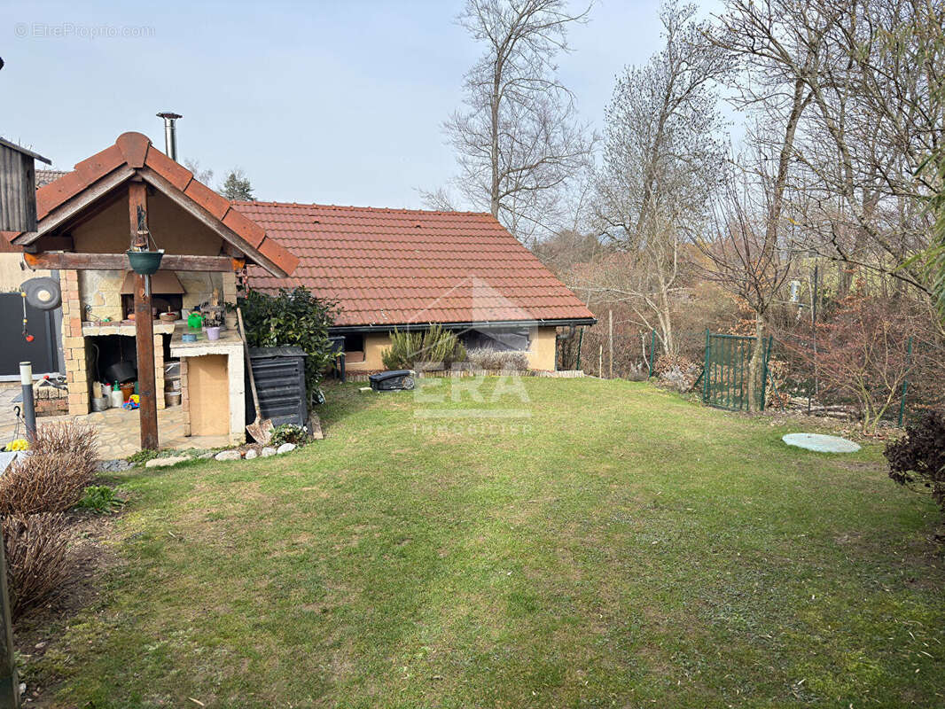 Maison à LA ROCHE-SUR-FORON