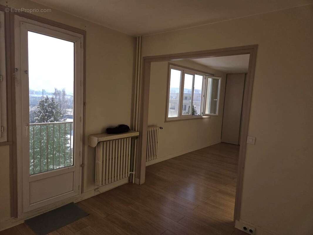 Appartement à LES CLAYES-SOUS-BOIS