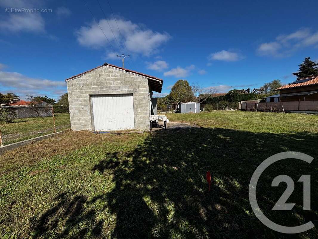 Terrain à LAGARDELLE-SUR-LEZE