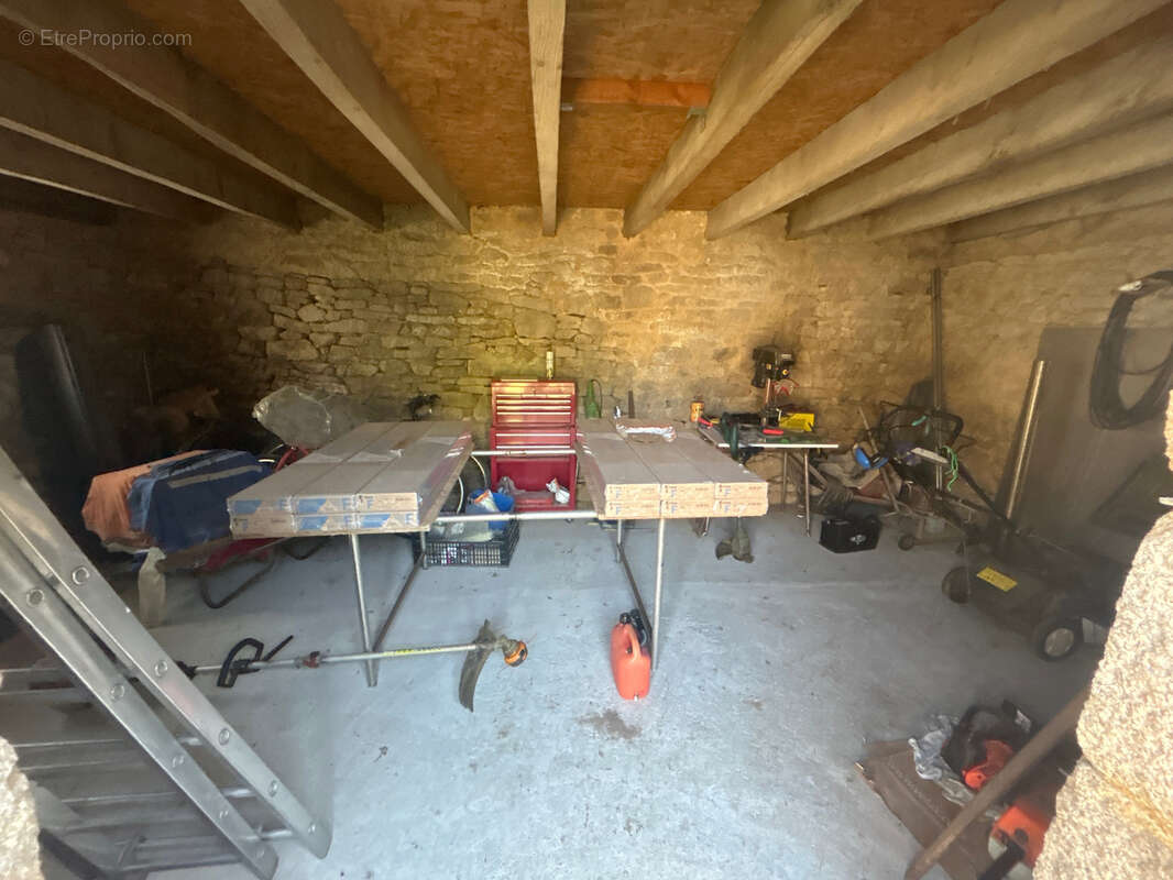 QUISTINIC   Maison avec dépendances sur un terrain de 2 327 m2 - photo 16