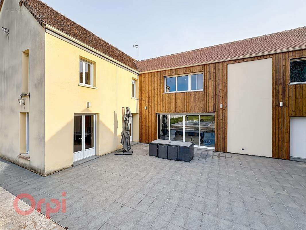 Maison à DUN-LE-POELIER