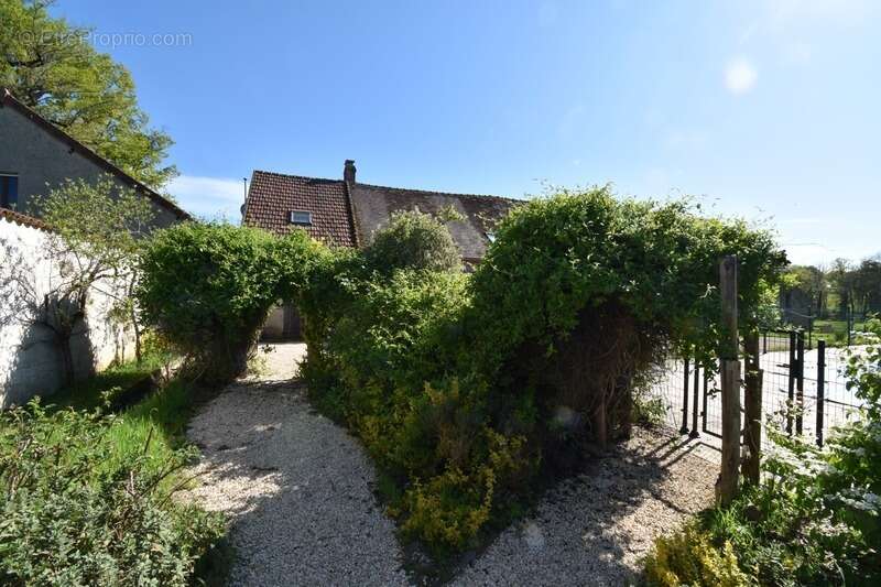 Maison à SAINT-LEGER-MAGNAZEIX