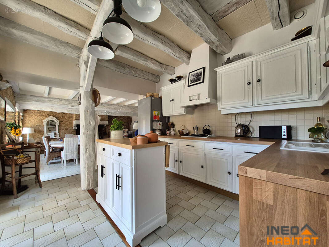 Maison à BOURG-DES-COMPTES