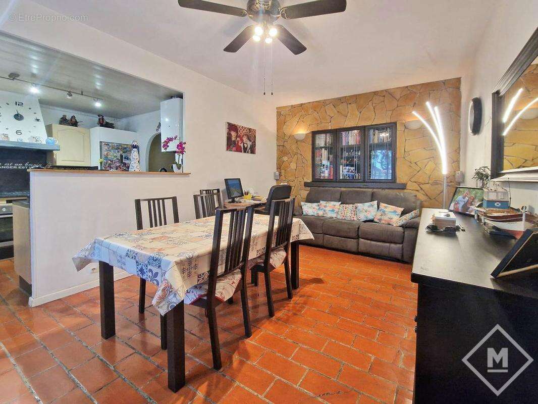 Appartement à MARSEILLE-4E