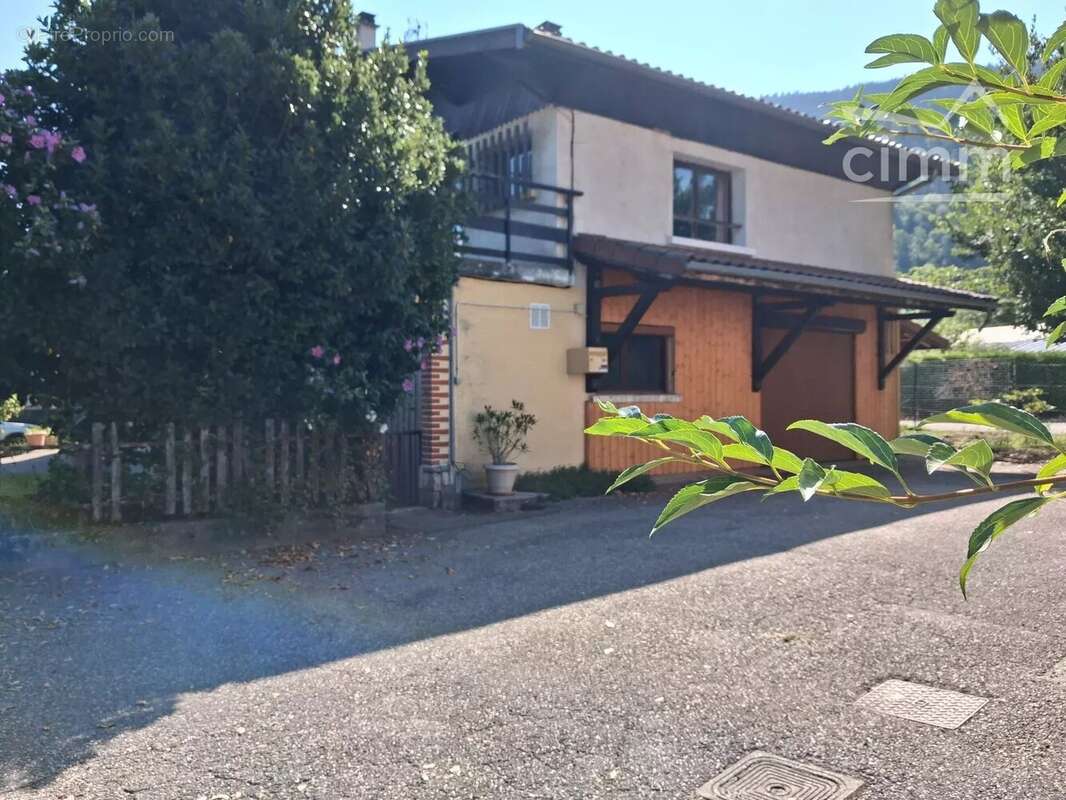 Copropriété de 2 logements et garages - photo 3