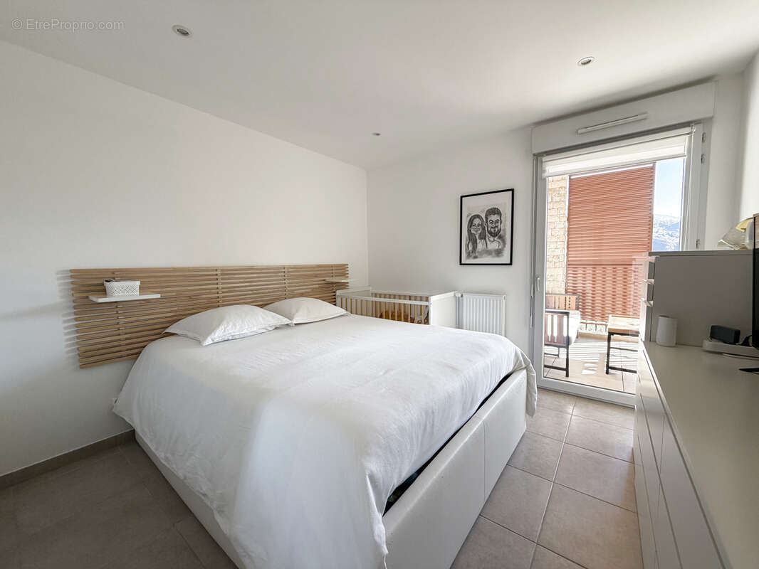 Appartement à CARROS